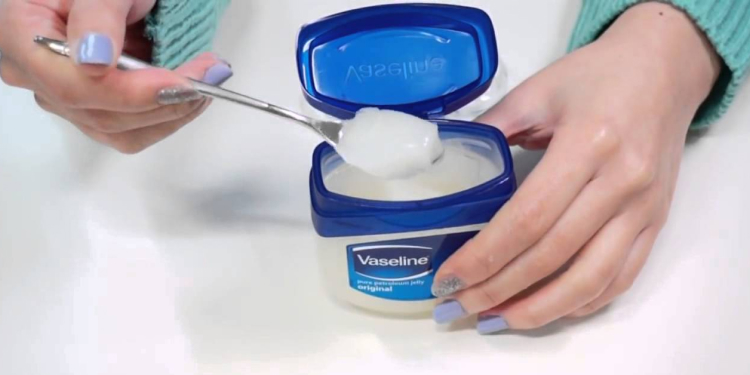 Sử dụng hỗn hợp bằng đường, muối và vaseline