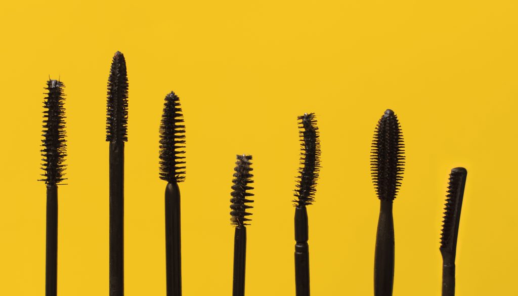 Không nên chia sẻ mascara của bạn